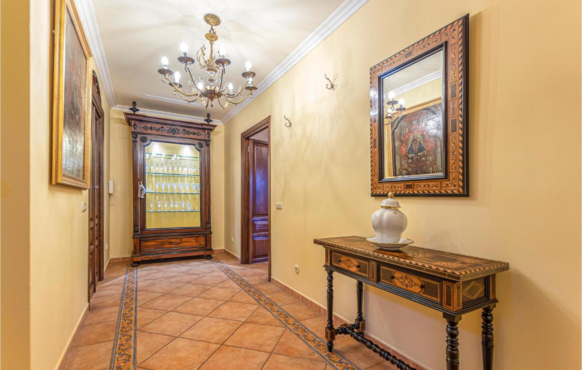 Feriehus Beautiful In With Wifi, Outdoor Swimming Pool And Swimming Pool Marbella