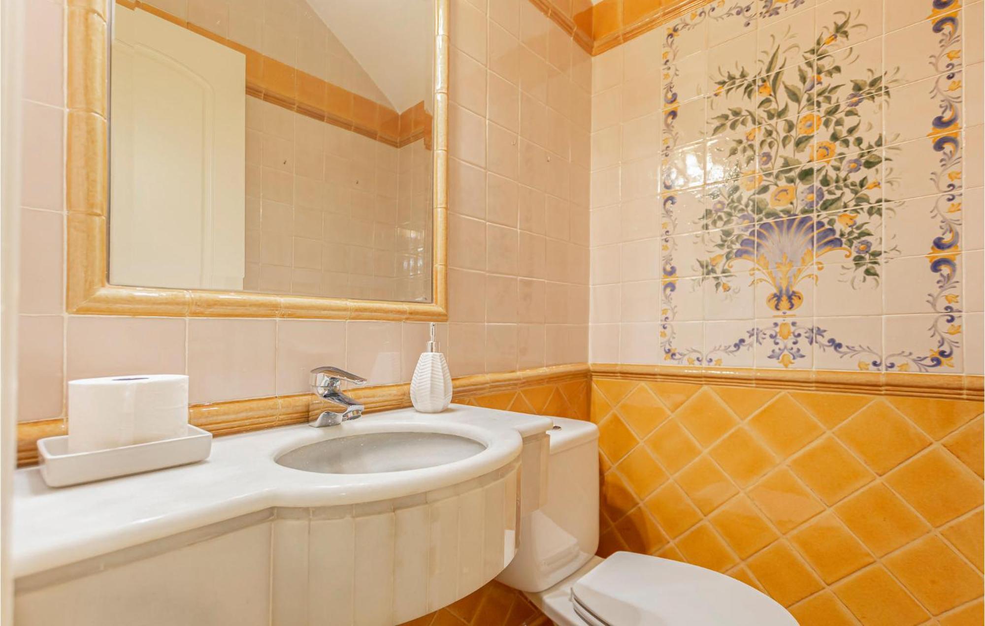 Beautiful In With Wifi, Outdoor Swimming Pool And Swimming Pool Feriehus *
