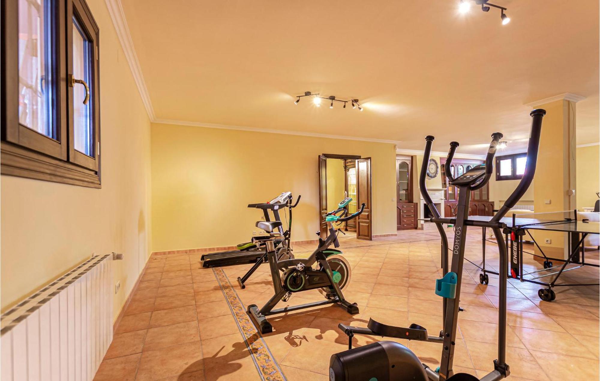 Beautiful In With Wifi, Outdoor Swimming Pool And Swimming Pool Feriehus Marbella