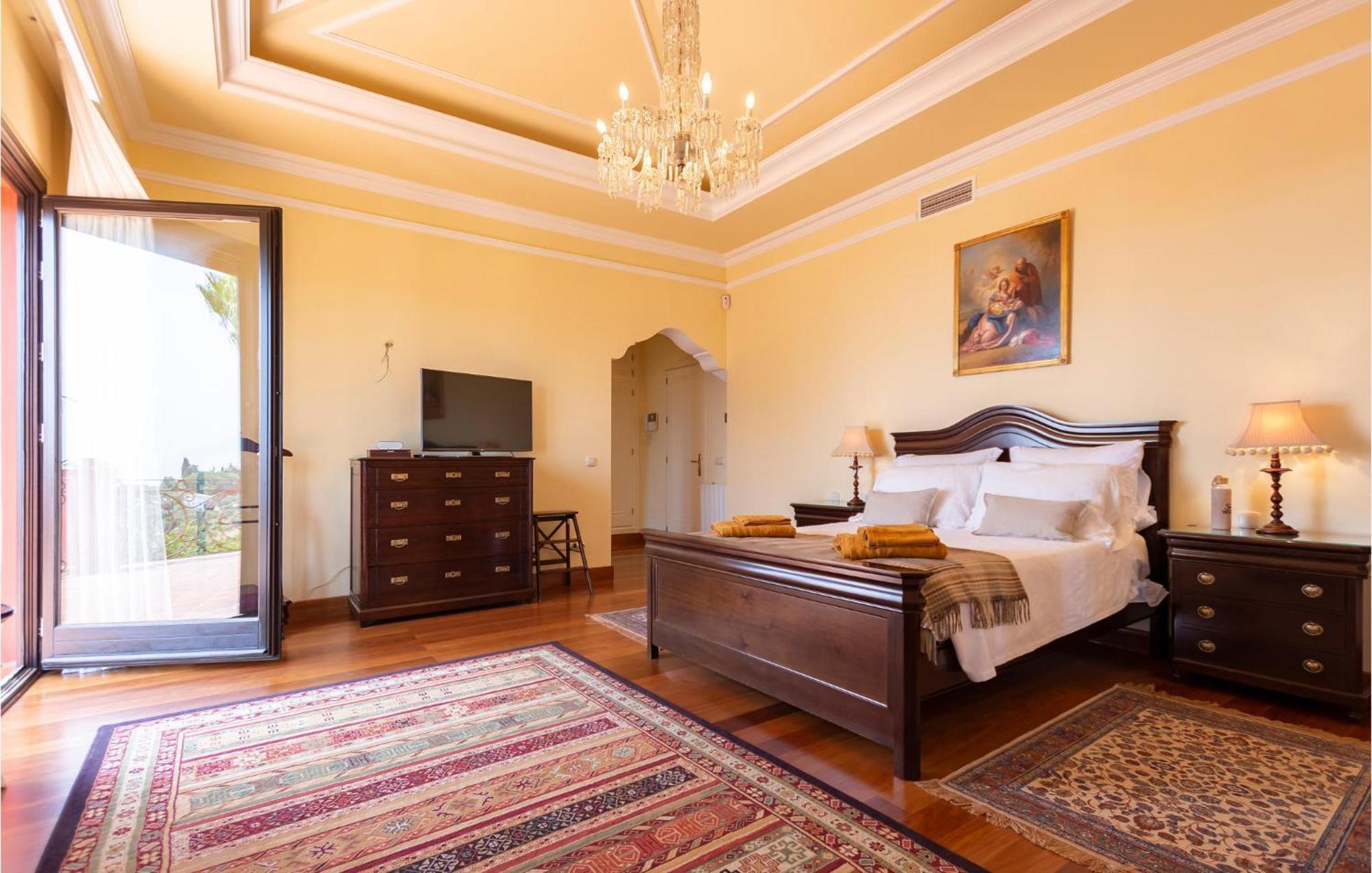 Beautiful In With Wifi, Outdoor Swimming Pool And Swimming Pool Marbella