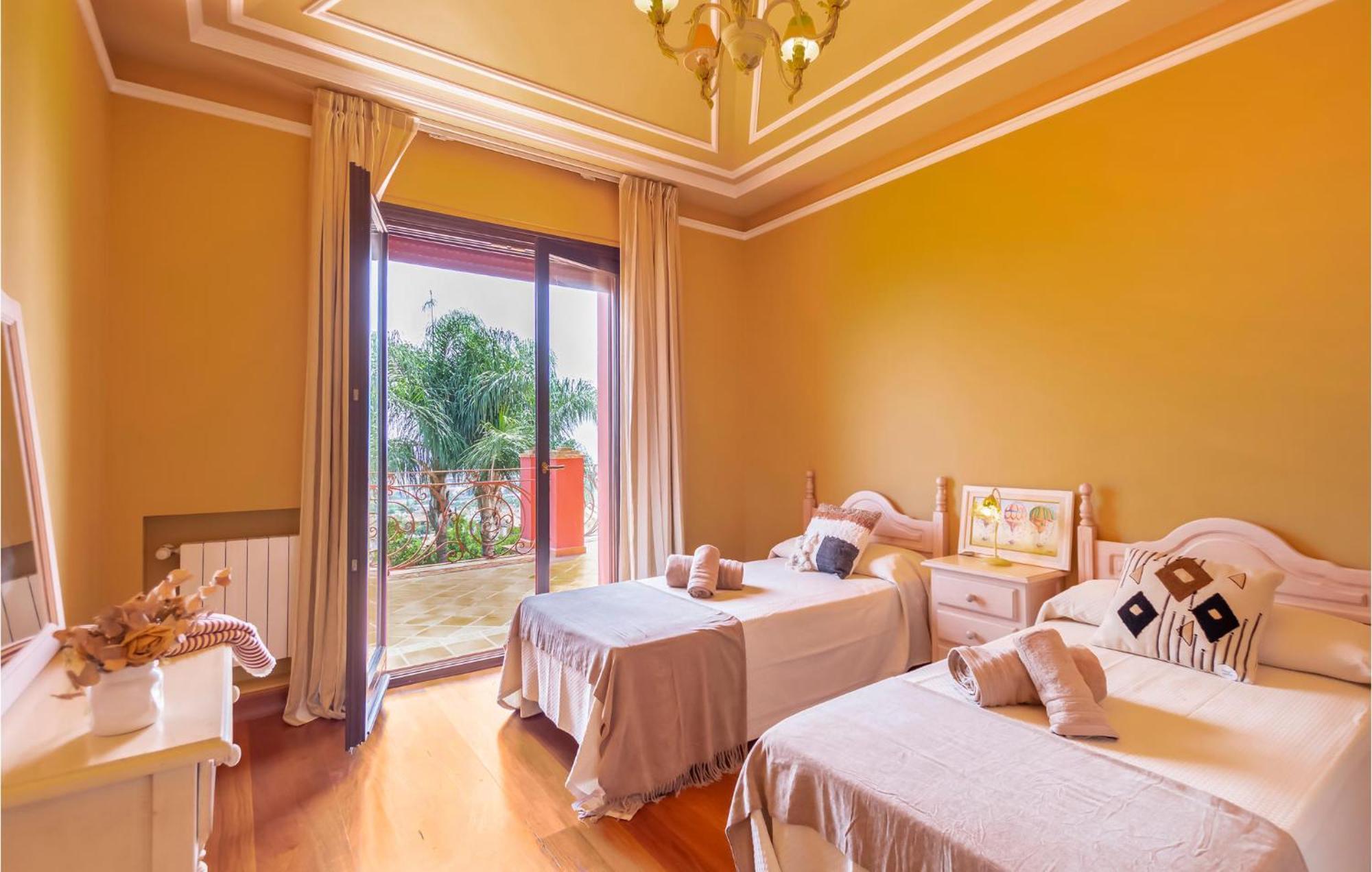 Beautiful In With Wifi, Outdoor Swimming Pool And Swimming Pool