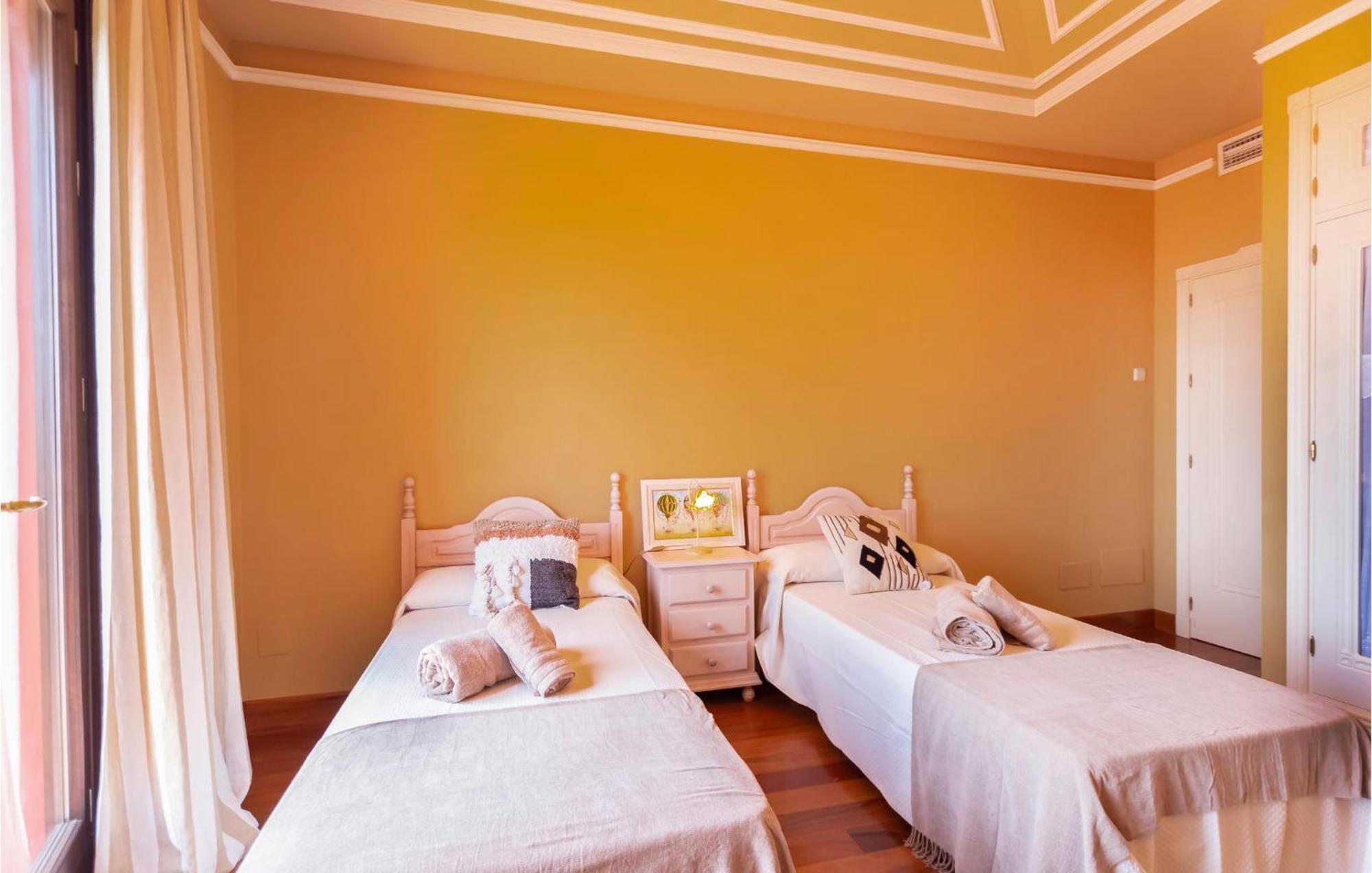 Beautiful In With Wifi, Outdoor Swimming Pool And Swimming Pool Сasa de vacaciones