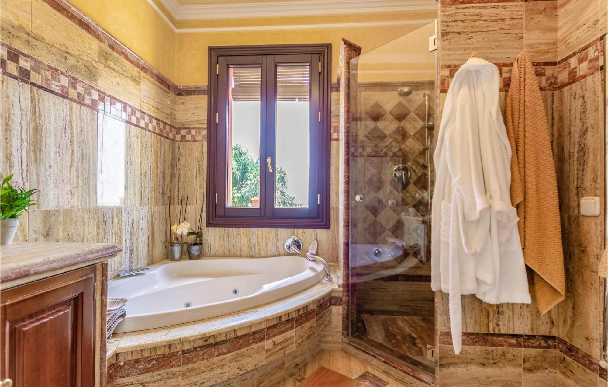 Сasa de vacaciones Beautiful In With Wifi, Outdoor Swimming Pool And Swimming Pool *