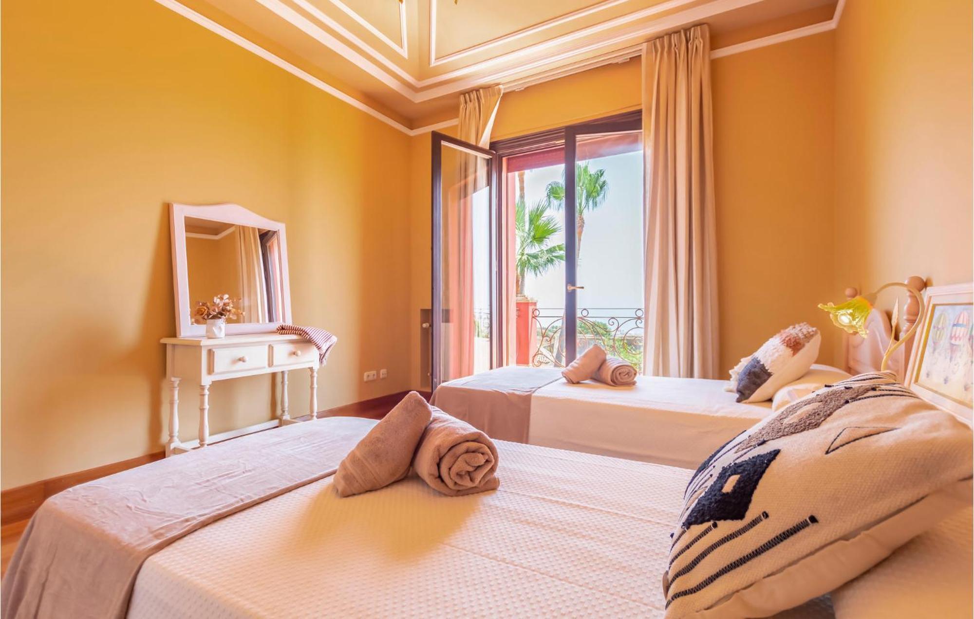 Feriehus Beautiful In With Wifi, Outdoor Swimming Pool And Swimming Pool Marbella