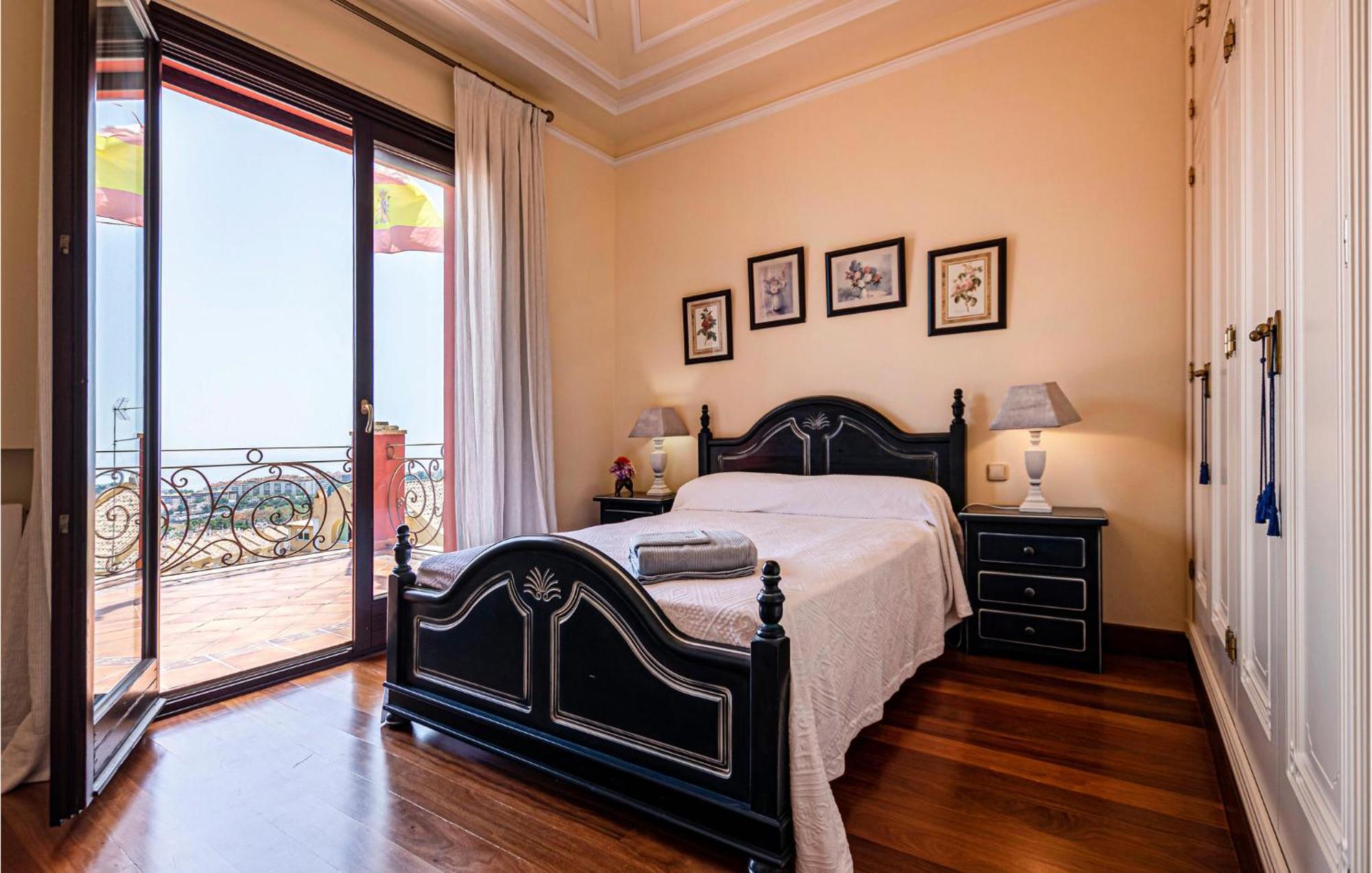 Beautiful In With Wifi, Outdoor Swimming Pool And Swimming Pool Сasa de vacaciones