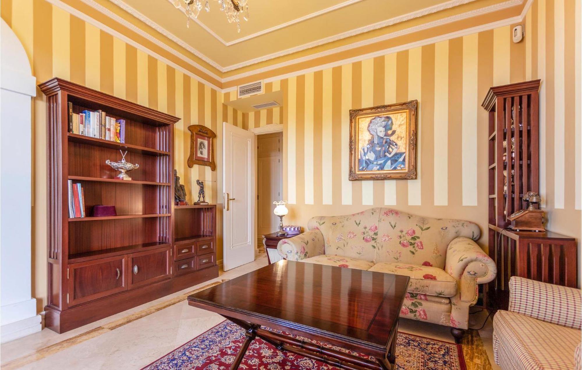 Beautiful In With Wifi, Outdoor Swimming Pool And Swimming Pool Marbella