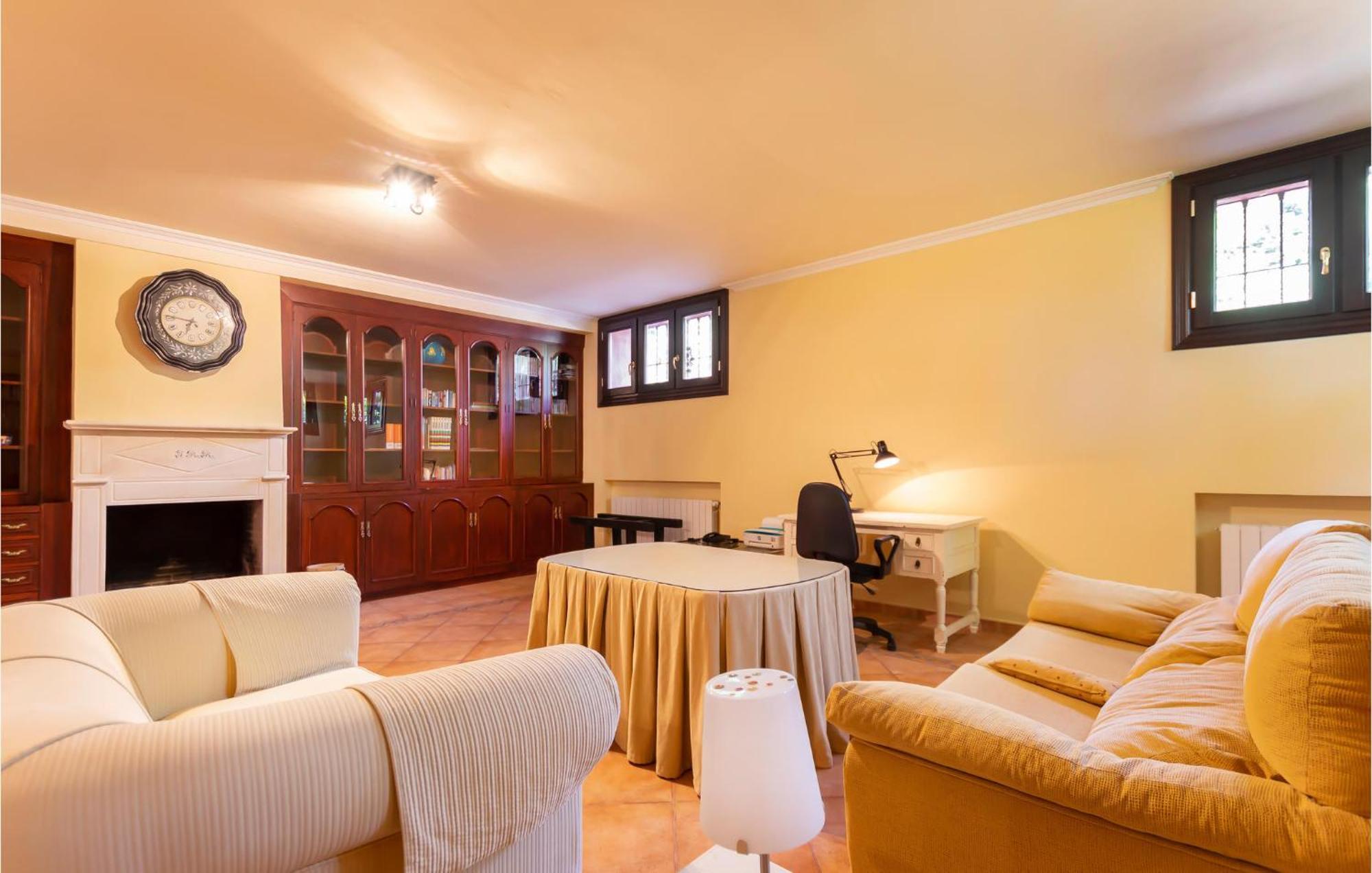 Beautiful In With Wifi, Outdoor Swimming Pool And Swimming Pool Сasa de vacaciones