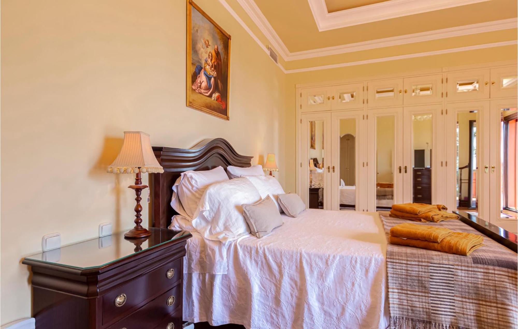 Beautiful In With Wifi, Outdoor Swimming Pool And Swimming Pool Feriehus *